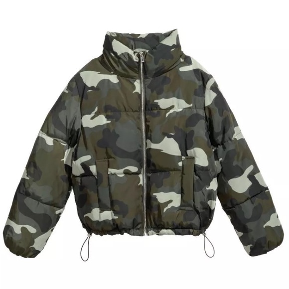 Forever 21 Jackets & Blazers - ✨F21✨Camo Puffer Jacket